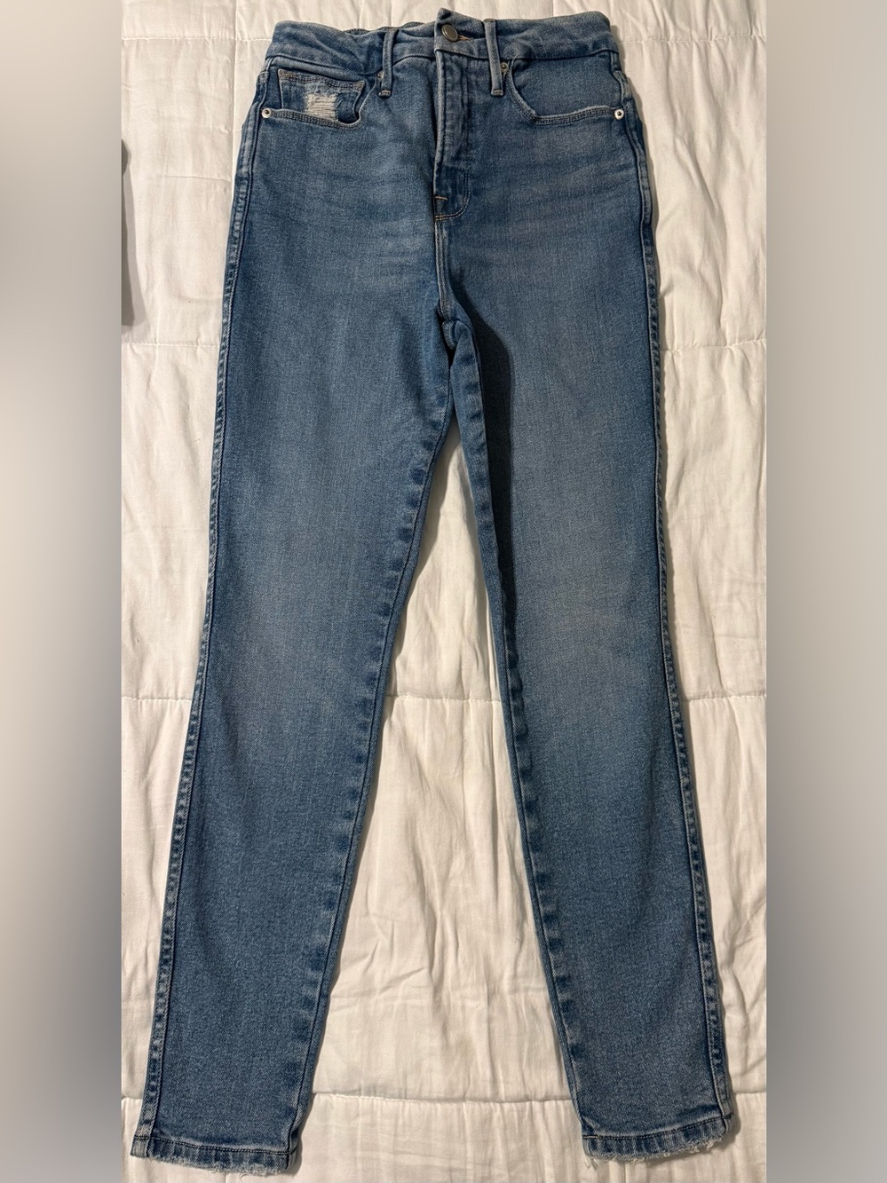 Good American Skinny Jeans in Mid Blue Wash